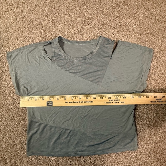 Lululemon No Inhibitions Split Shoulder Crop Workout Tee Gray Green, Tag Removed - Picture 4 of 5